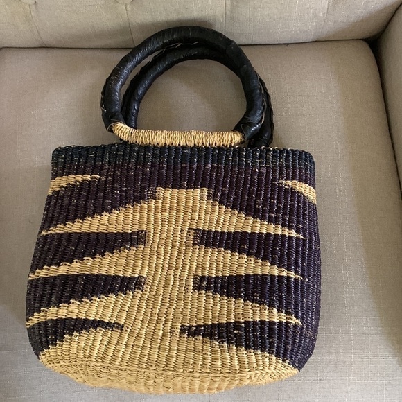 Straw bag leather vintage cottage boho basket from Ghana in Natural and navy - Picture 5 of 11